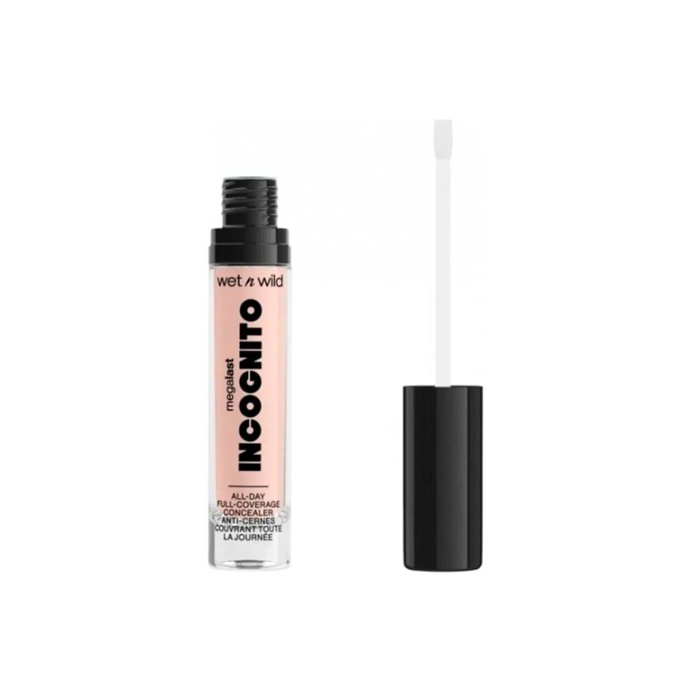 Tubo correttore con tappo nero e applicatore. Scritta "wet n wild" e "incognito". Tonalità chiara.