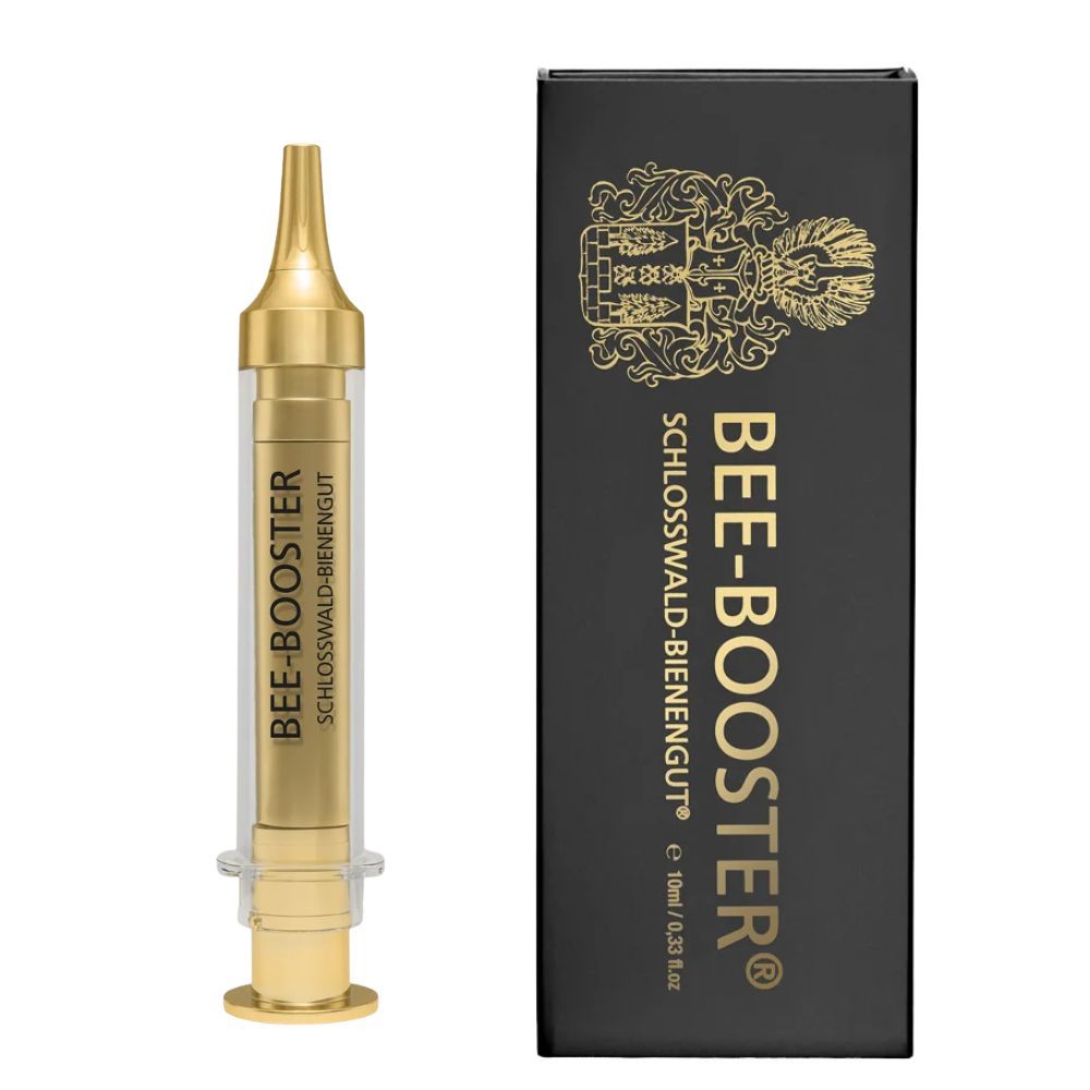 Siringa dorata e confezione nera con testo dorato. Scritta: BEE-BOOSTER® e Schloßwald-Bienengut®.