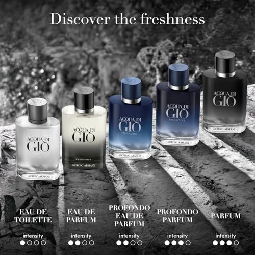 Cinque flaconi con diverse intensità. Scritta: ACQUA DI GIÒ, Eau de Toilette, Eau de Parfum, Profondo Eau de Parfum, Parfum.