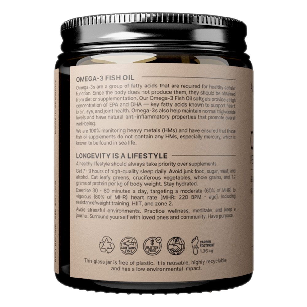 Barattolo di vetro con capsule di olio di pesce Omega-3. Etichetta con informazioni sul prodotto e simboli di sostenibilità.