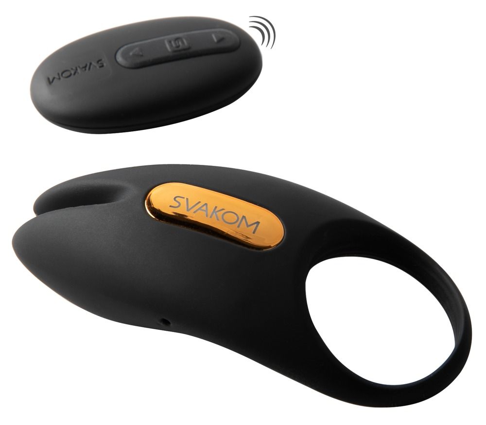 Anello penieno nero e telecomando. Marchio SVAKOM. Anello con dettaglio dorato. Telecomando con pulsanti.