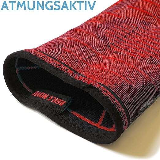 Primo piano della cavigliera nera con fodera rossa. Testo: AGILE NOW. Scritta: TRASPIRANTE.