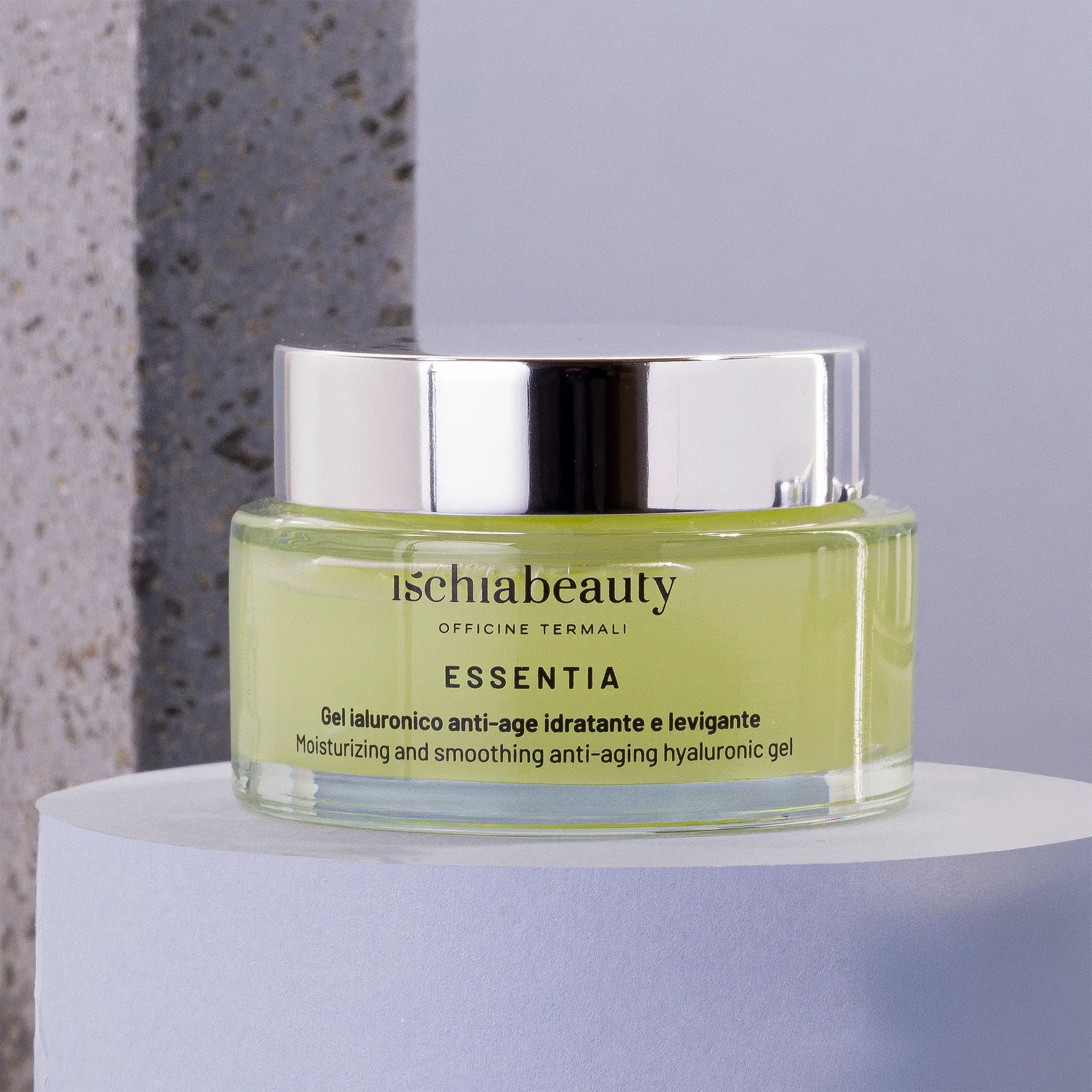 Vasetto di gel verde. Testo: ischiabeauty ESSENTIA.