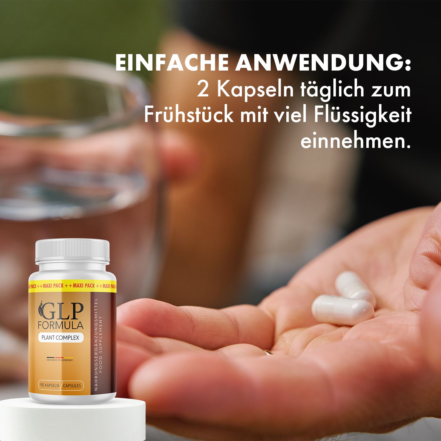 Persona tiene capsule in mano. Flacone di GLP Formula Plant Complex Kapseln sullo sfondo. Testo: 2 capsule al giorno con liquido.