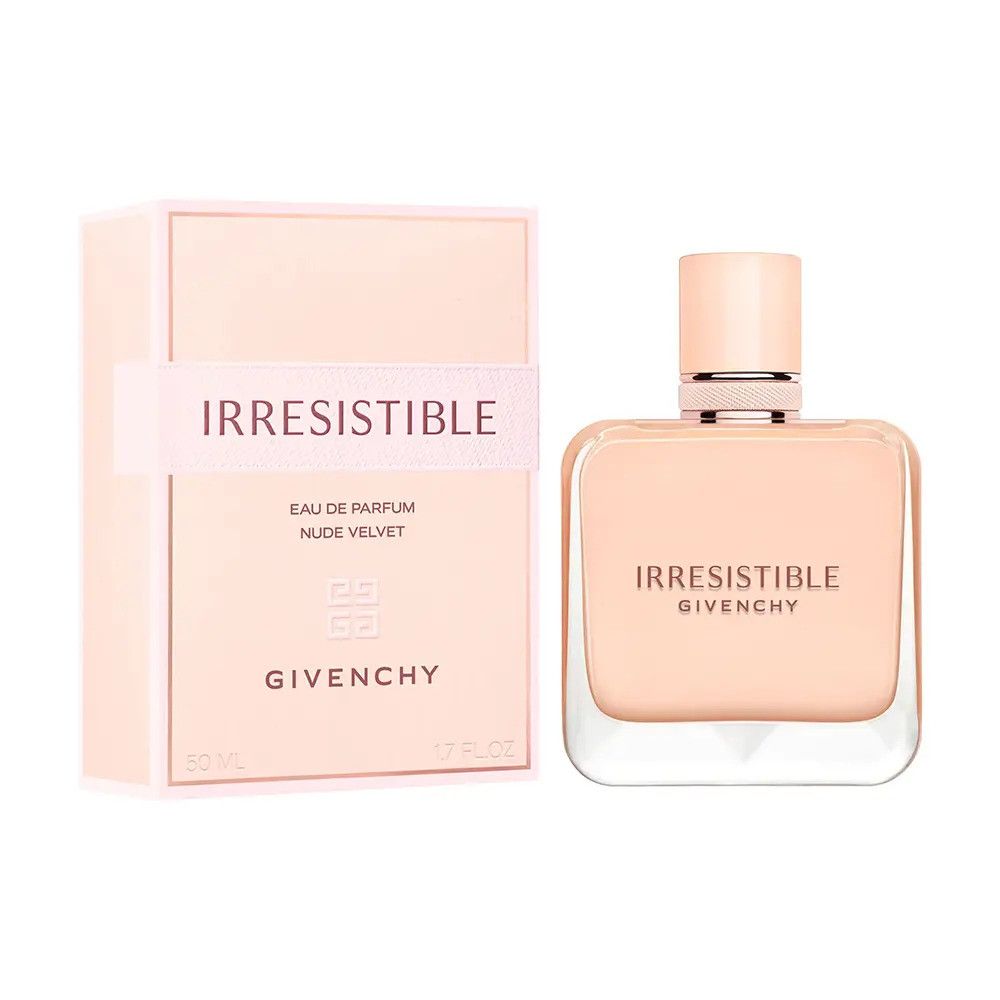 Flacone e confezione di profumo beige. Scritta: Irresistible, Eau de Parfum, Nude Velvet, Givenchy. Flacone con vaporizzatore.