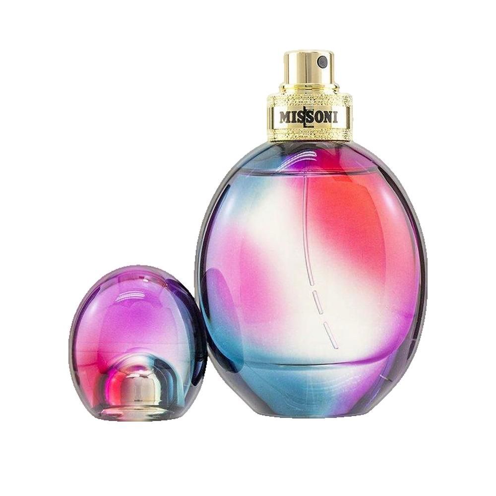Flacone rotondo con tappo rimosso. Sfumatura da blu a rosa. Chiusura dorata con scritta "MISSONI".