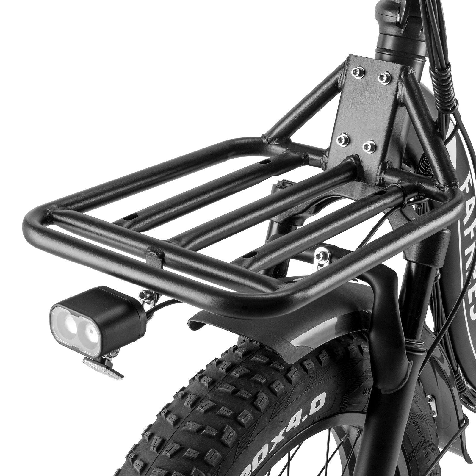Primo piano del cestino anteriore di un'e-bike nera. Faro, parafango. Logo Fafrees visibile.