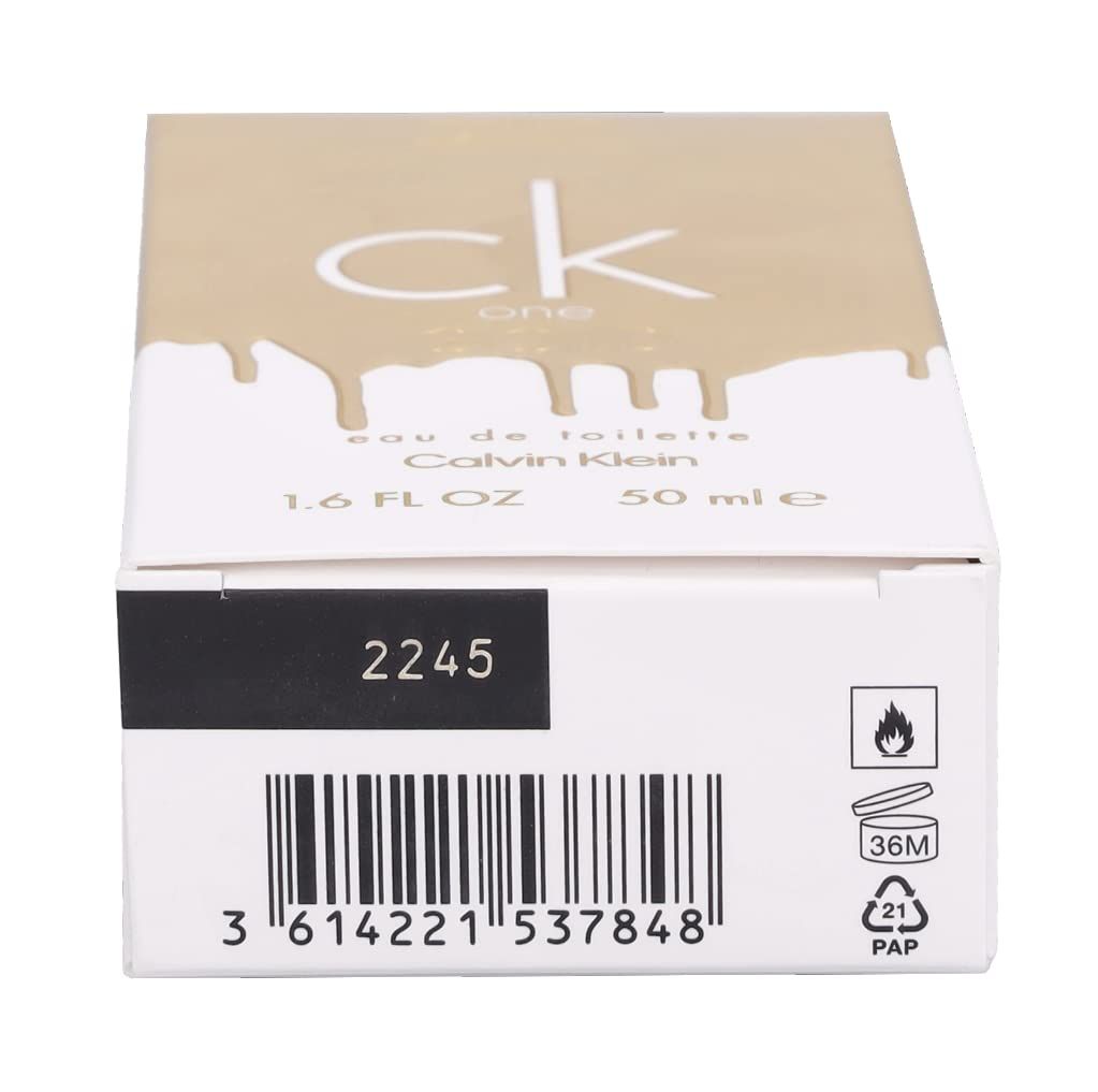 Confezione con scritta "ck one" e design a goccia. Scritta "eau de toilette", "Calvin Klein", 1.6 FL OZ e 50 ml. Codice a barre e simboli.