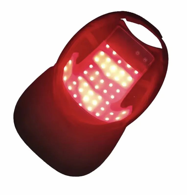 Cappuccio LED rosso per la cura intensiva dei capelli, illuminato dall'interno.
