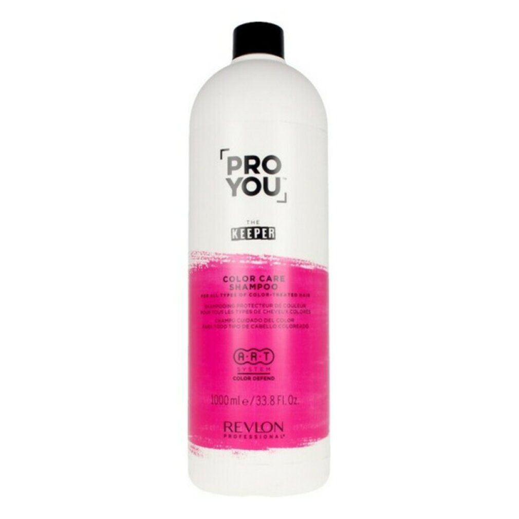 Flacone di shampoo bianco con tappo nero. Etichetta rosa con testo: PRO YOU THE KEEPER COLOR CARE SHAMPOO. Marchio: Revlon.