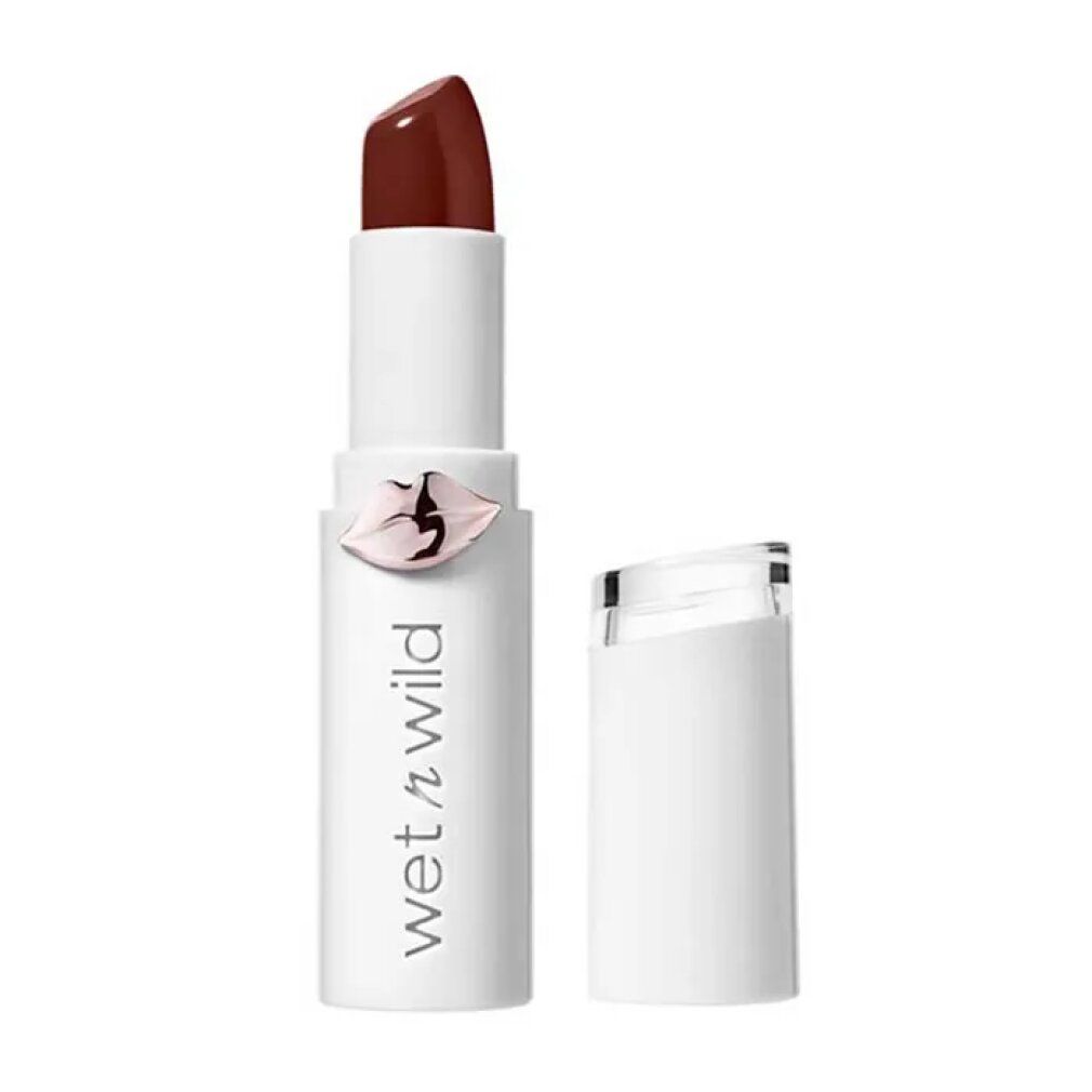 Rossetto bianco con punta marrone. Scritta "wet n wild". Tappo accanto.