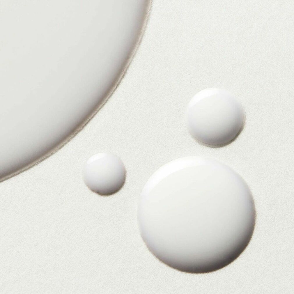 Tre gocce bianche rotonde su sfondo chiaro.