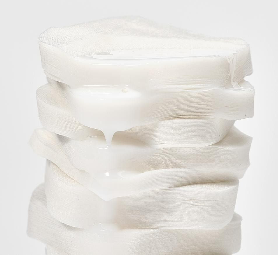 Tamponi impilati con siero. Tamponi bianchi e umidi.