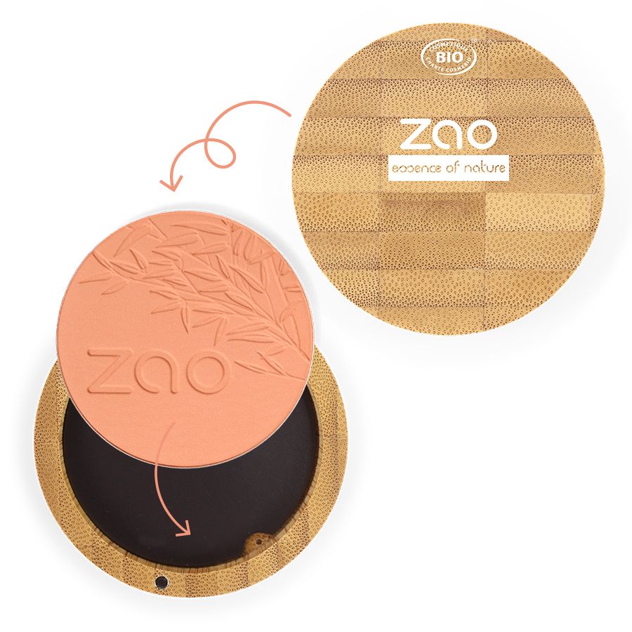 Compact blush ZAO aperto, rotondo. Coperchio con logo e motivo vegetale. Aspetto legno. Blush color pesca. Certificazione bio.