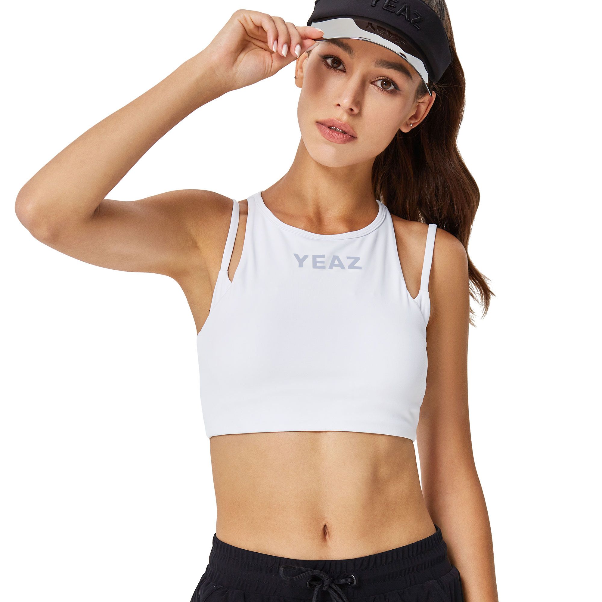 Reggiseno sportivo bianco con design a doppia spallina e logo riflettente.