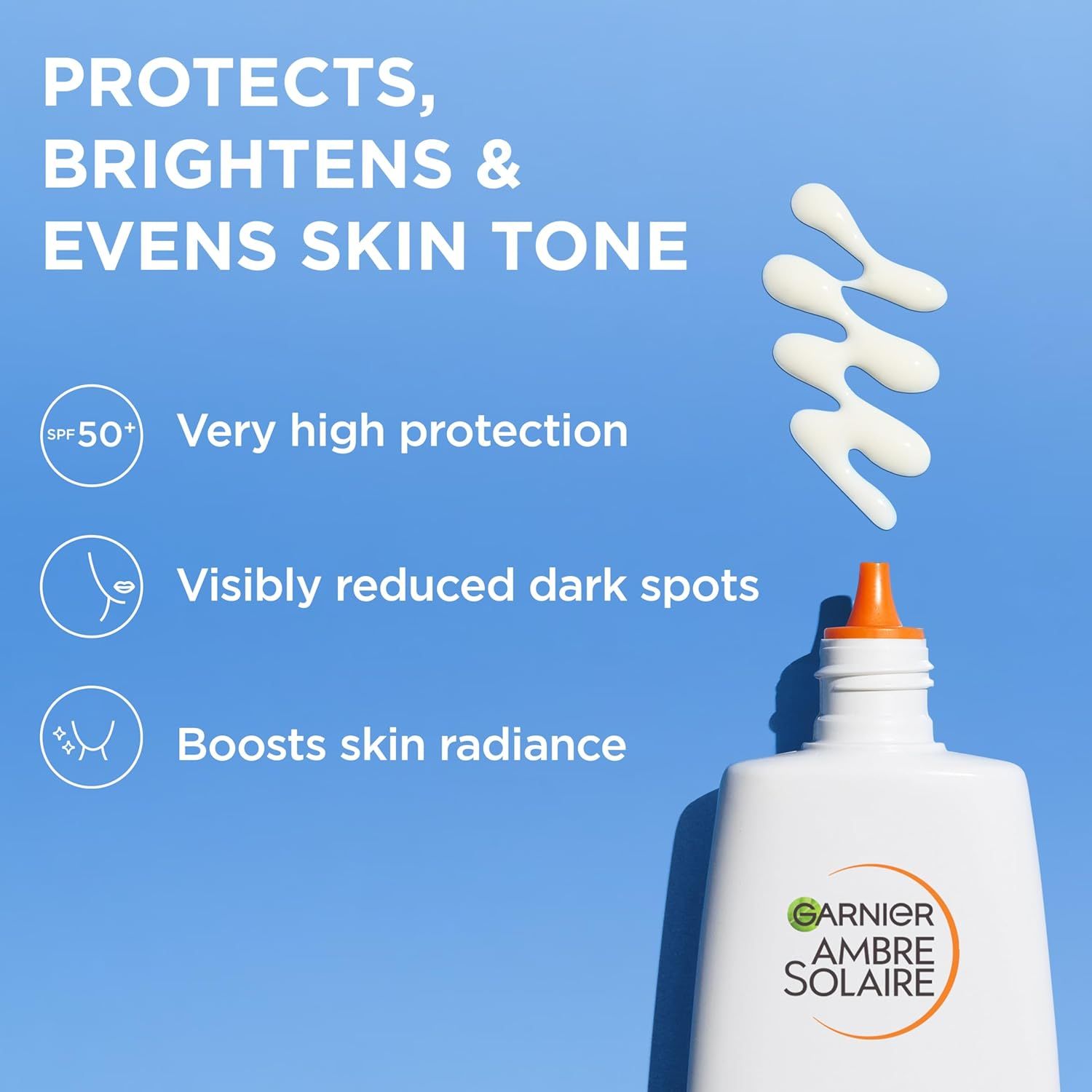 Flacone bianco Garnier Ambre Solaire Super UV. Testo: Protegge, illumina e uniforma il tono della pelle. SPF 50+.