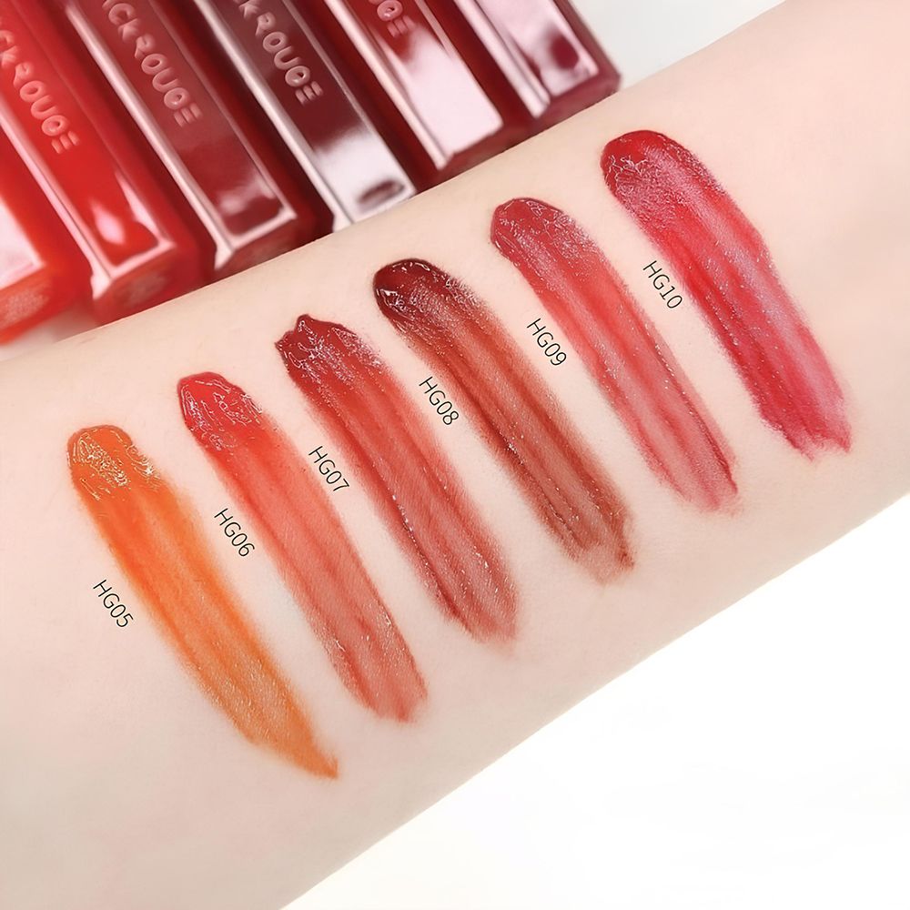 Braccio con sei colori di lucidalabbra. Ogni colore ha un numero (HG05-HG10).