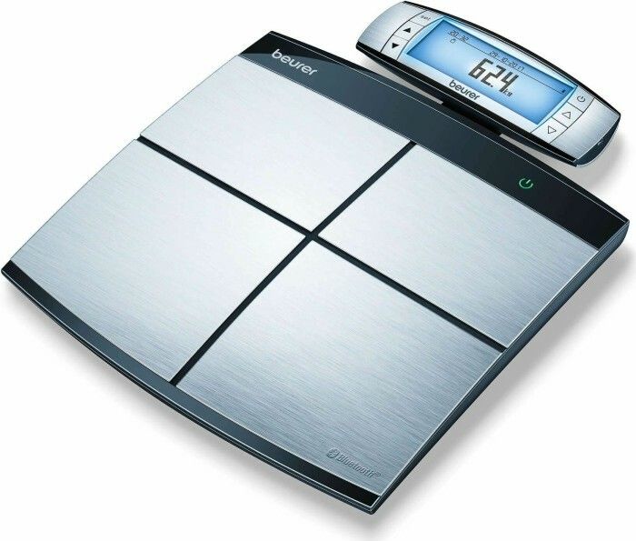 Bilancia con display digitale. Superficie argentata, bordo nero. Display rimovibile. Logo Bluetooth.