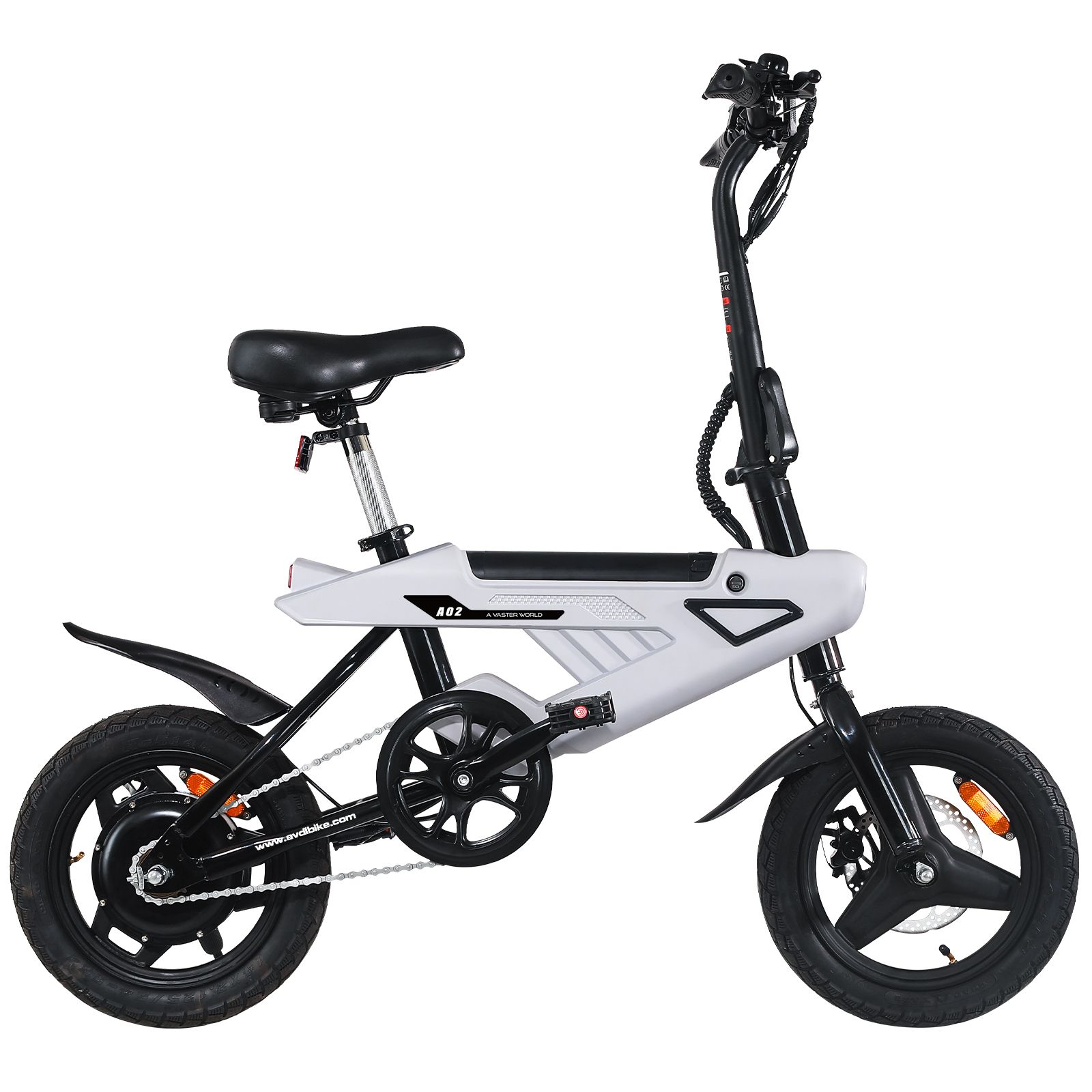 E-bike pieghevole A02, bianco e nero. Ruote da 14 pollici, sella nera, parafanghi. Freni a disco. Vista laterale.