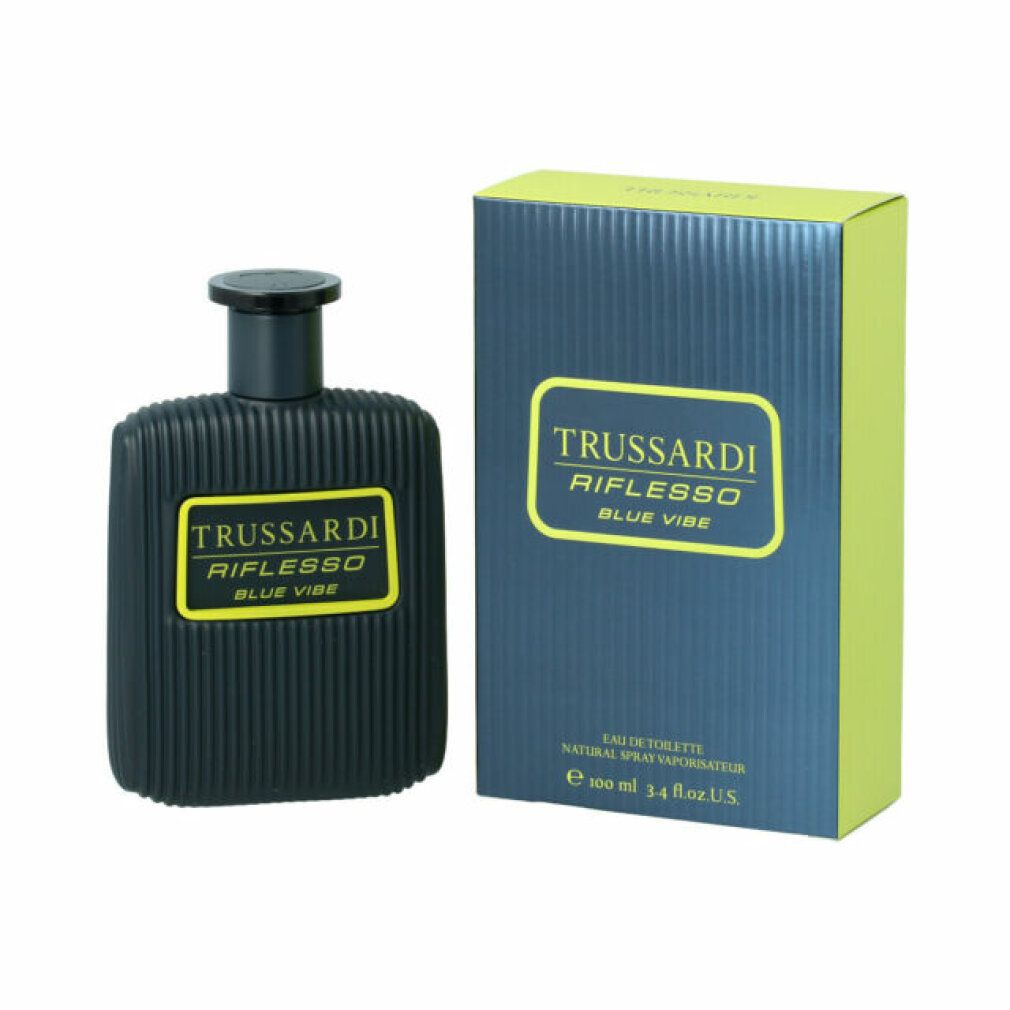 Flacone Trussardi Riflesso Blue Vibe Eau de Toilette blu scuro con texture a coste ed etichetta gialla. Scatola abbinata accanto.