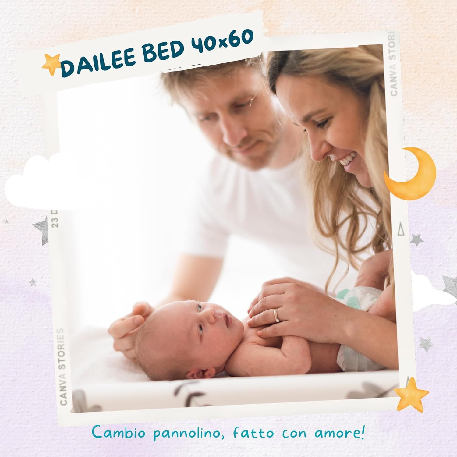 Genitori con bambino. Bambino su traversa Dailee Bed. Testo: « Cambio pannolino, fatto con amore! »