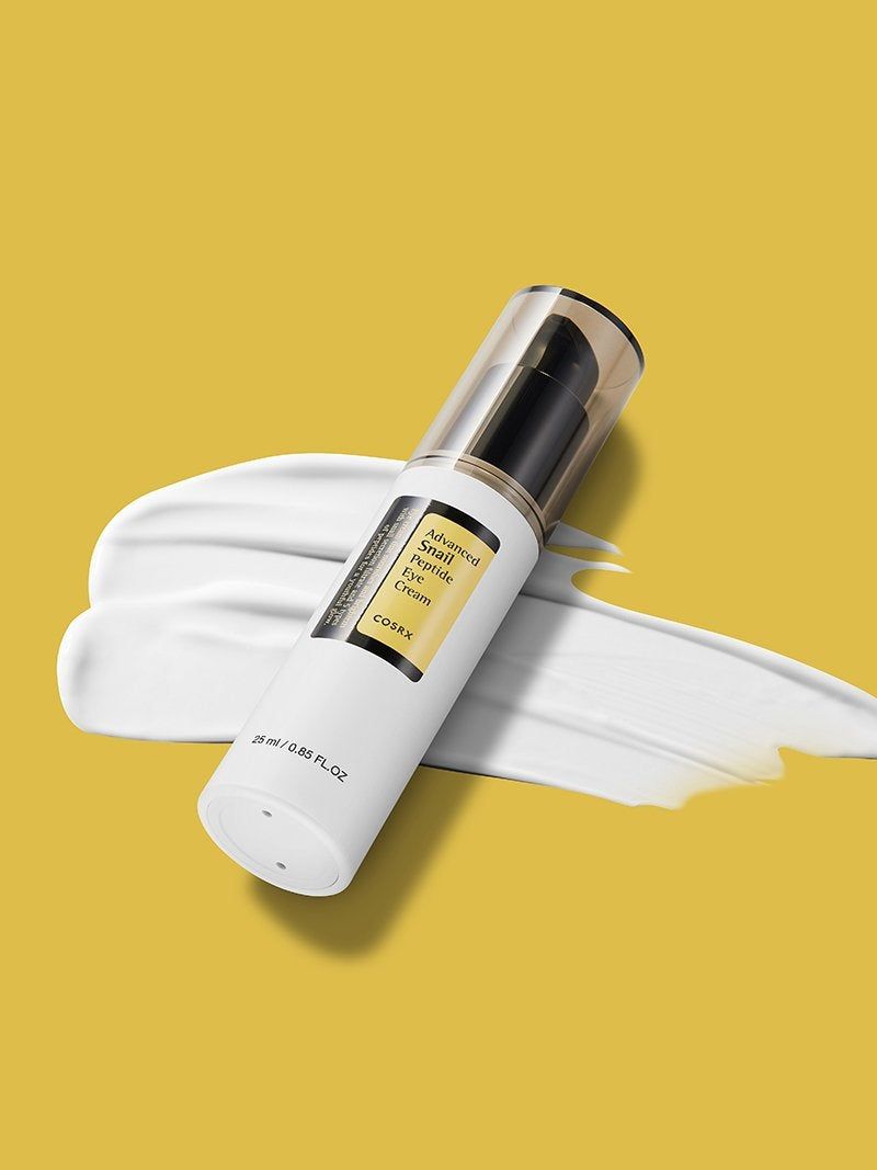 Flacone bianco con erogatore nero su sfondo giallo. Nome del prodotto e marchio sull'etichetta.