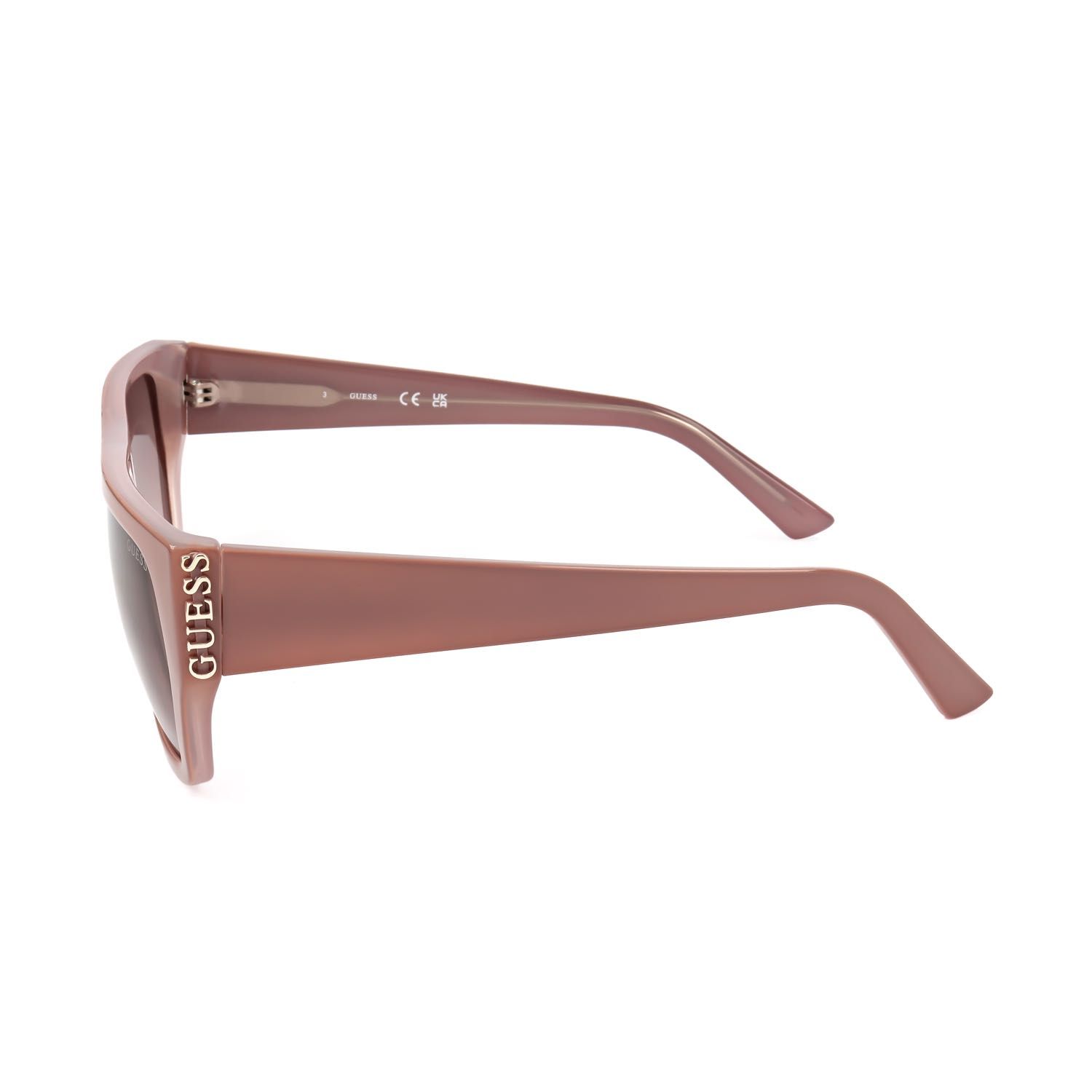 Occhiali da sole Guess marroni con montatura larga e logo dorato sul braccio.