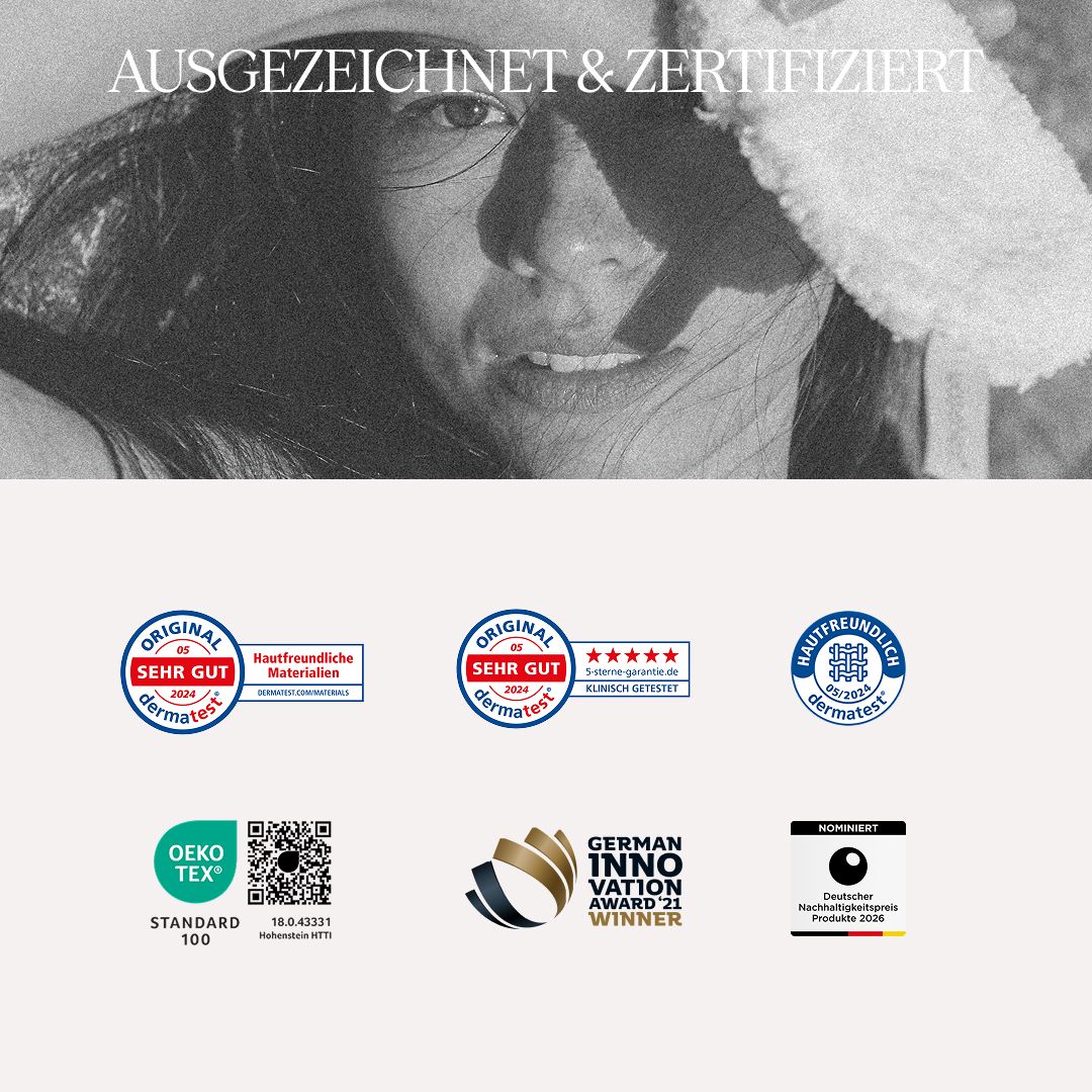 Foto in bianco e nero di una donna con un pad lavabile. Loghi: Dermatest, Oeko-Tex, German Innovation Award.