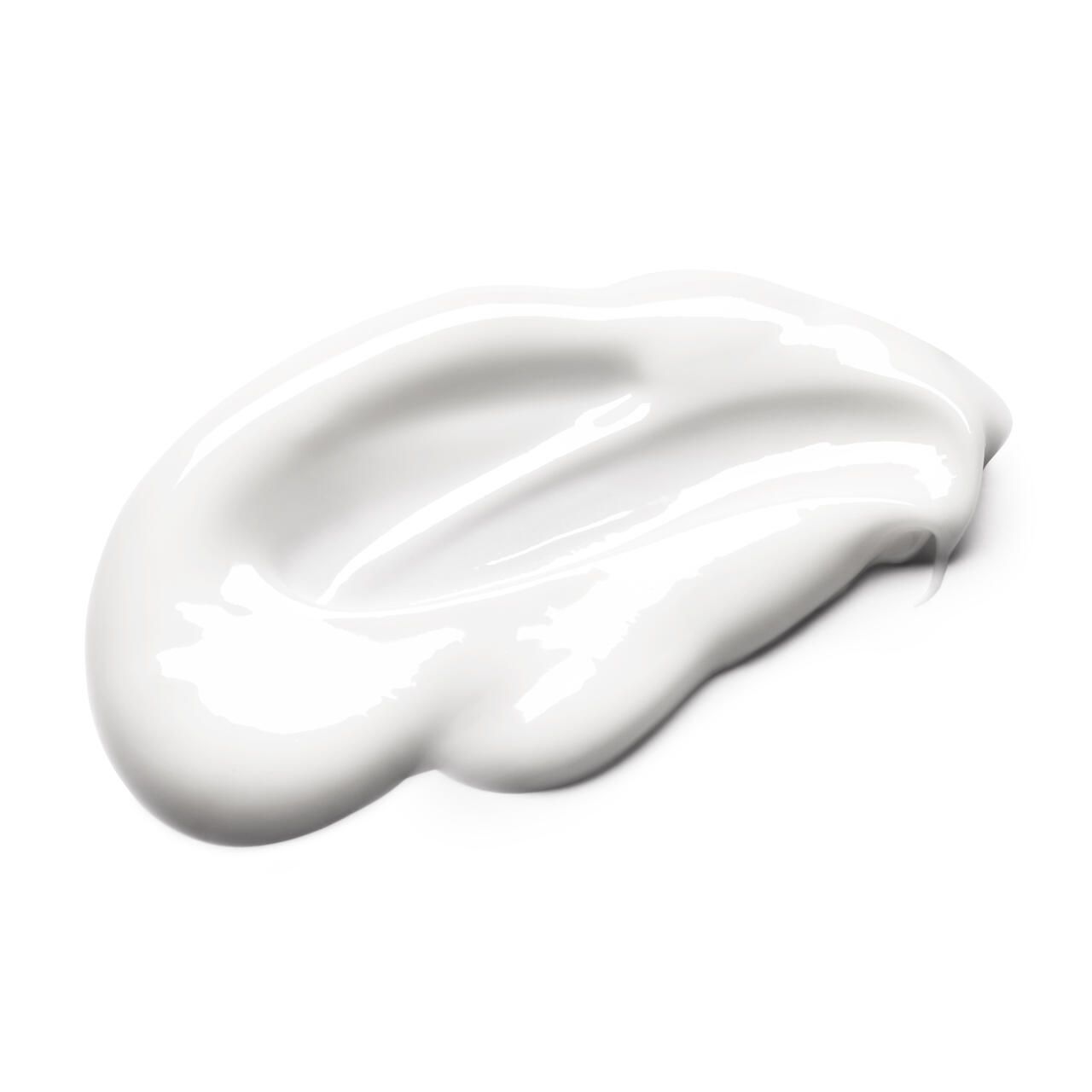 Macchia bianca di lozione per il corpo. Texture lucida. Su sfondo bianco.