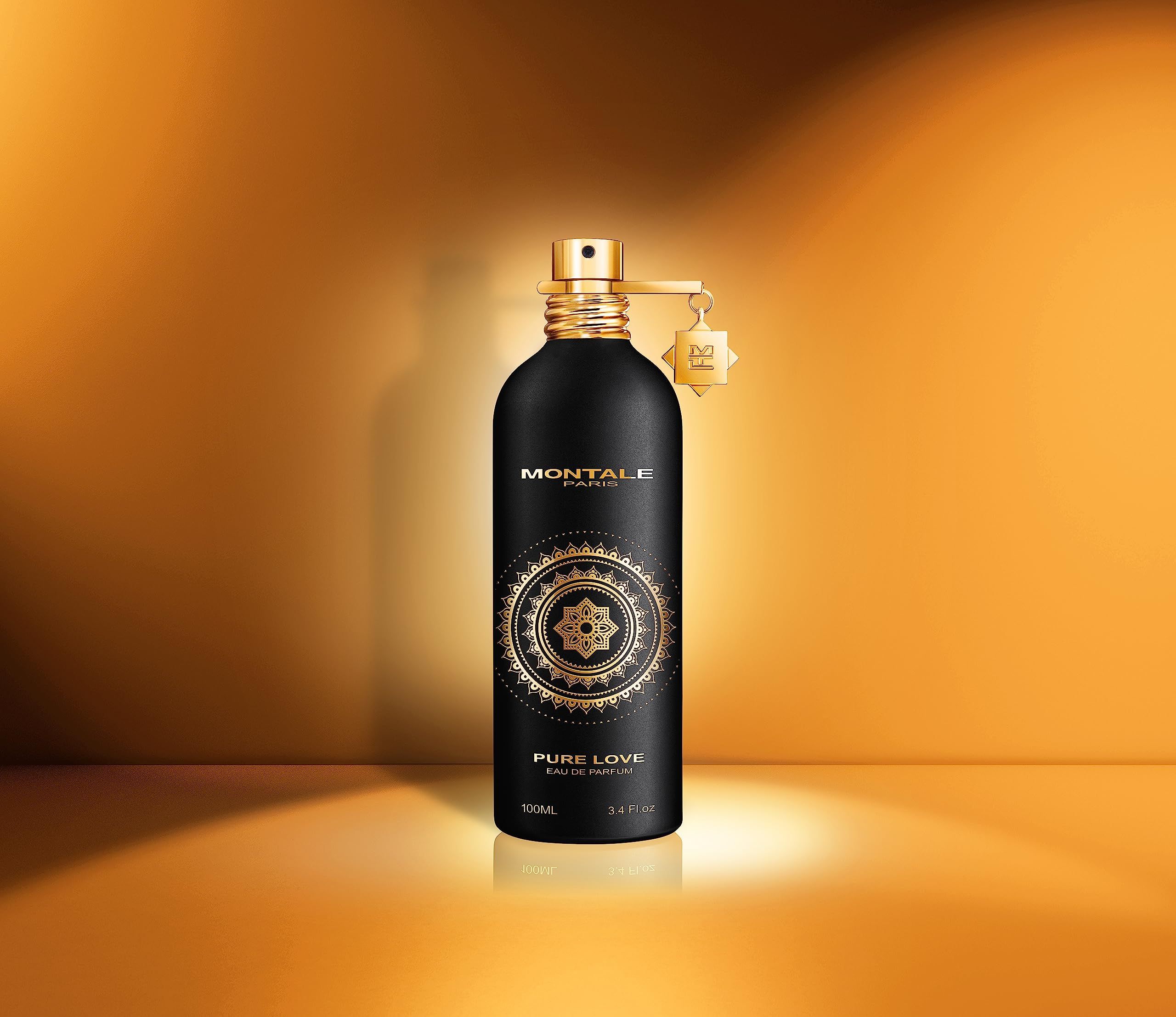 Flacone nero con dettagli dorati. Scritta: MONTALE PARIS, PURE LOVE, Eau de Parfum. Vaporizzatore dorato.