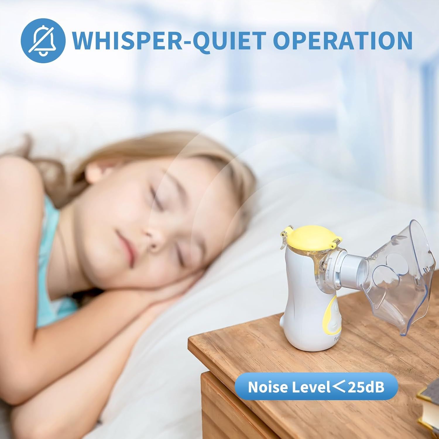 Bambina dorme, inalatore vicino al letto. Testo: WHISPER-QUIET OPERATION, Livello di rumore <25dB.