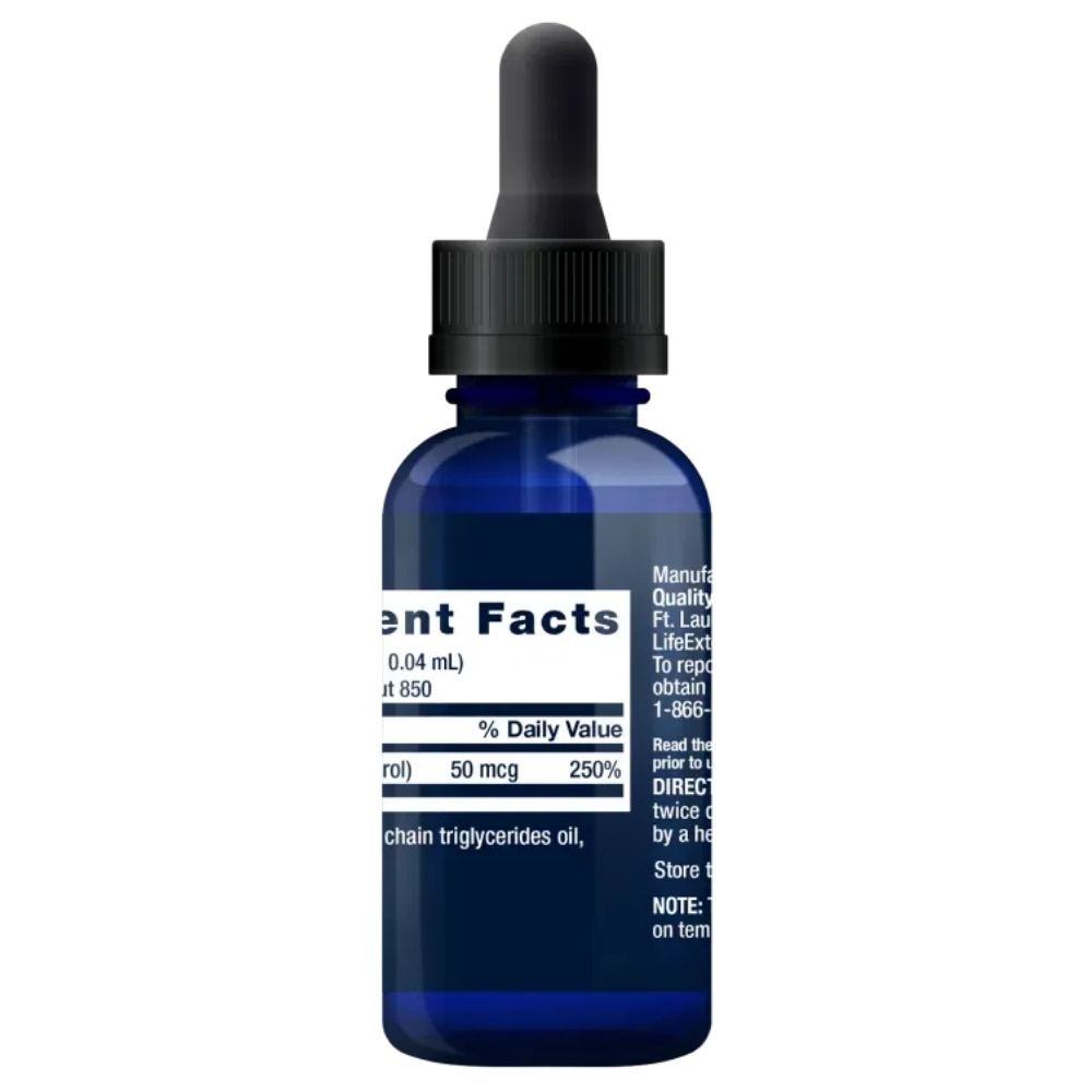 Retro di un flacone in vetro blu con contagocce, con informazioni nutrizionali e istruzioni per l'uso per Life Extension Liquid Vitamin D3.