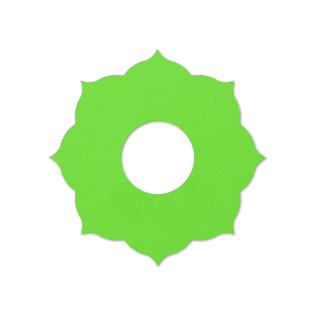 Anello di fissaggio verde con bordo ondulato e foro centrale. Superficie simile al tessuto.