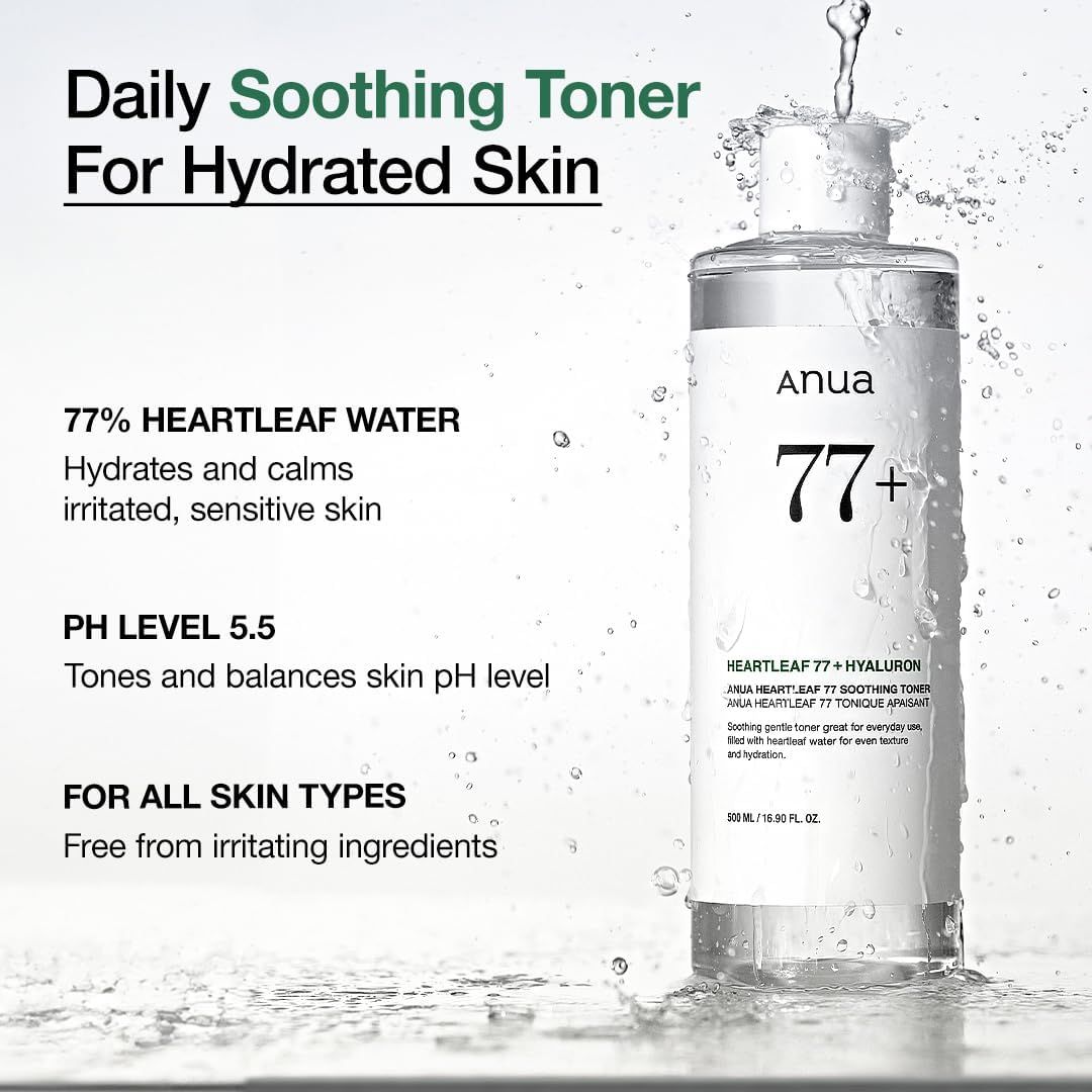 Flacone ANUA HEARTLEAF 77% SOOTHING TONER con acqua. Testo: Daily Soothing Toner, For Hydrated Skin. 77% Heartleaf Water. pH 5.5. Per tutti i tipi di pelle.