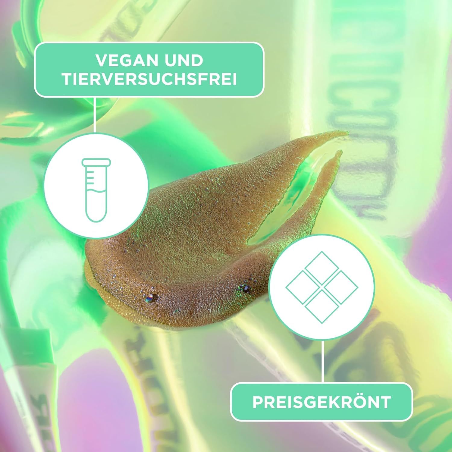 Primo piano di un prodotto. Testo: Vegano e cruelty-free. Premiato. Immagine di un prodotto.