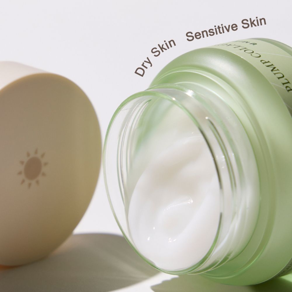 Vasetto di crema aperto con crema bianca. Scritta: Phyto Plump Collagen. Per pelli secche e sensibili.