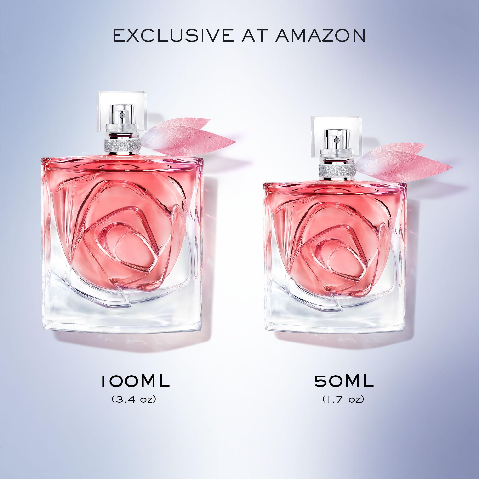 Due flaconi, 100ml e 50ml, con decorazione a petali. Testo: EXCLUSIVE AT AMAZON, 100ML (3.4 oz), 50ML (1.7 oz).
