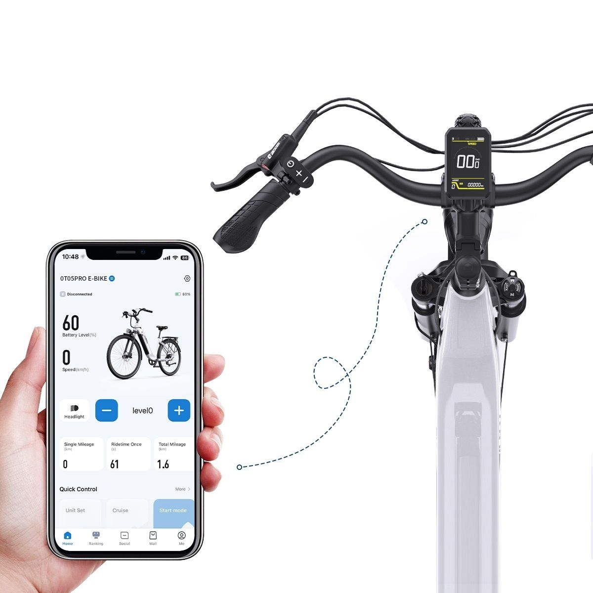 Primo piano del manubrio di una e-bike. Smartphone con display dell'app. Display digitale.