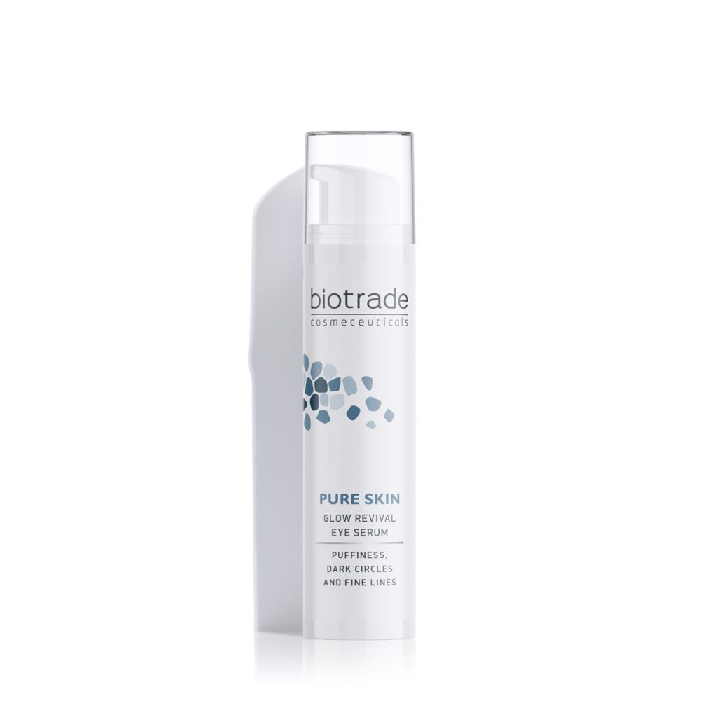Flacone bianco con dosatore, logo Biotrade, Pure Skin Glow Revival Eye Serum, contro borse, occhiaie e rughe sottili.