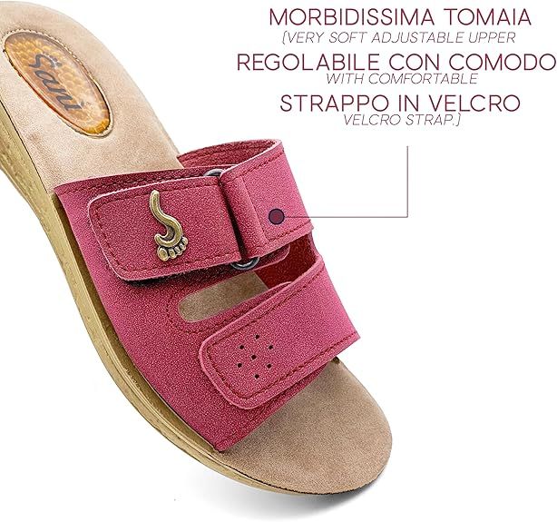 Sandalo rosso con doppi cinturini in velcro. Marchio Sani. Testo: 'MORBIDISSIMA TOMAIA', 'REGOLABILE CON COMODO'.