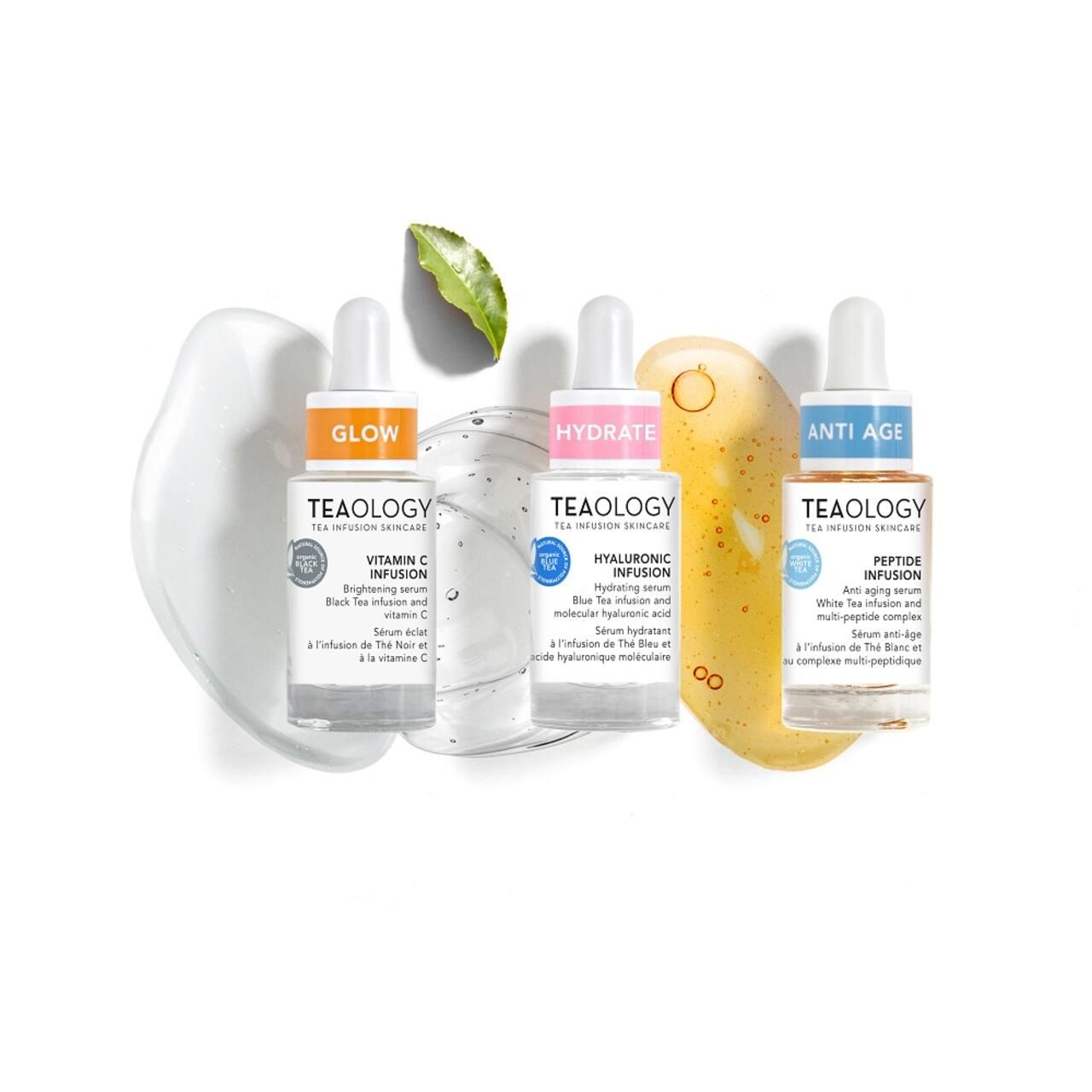Quattro flaconi di siero con contagocce. Scritta: Teaology, Vitamin C, Hyaluron, Peptide Infusion.
