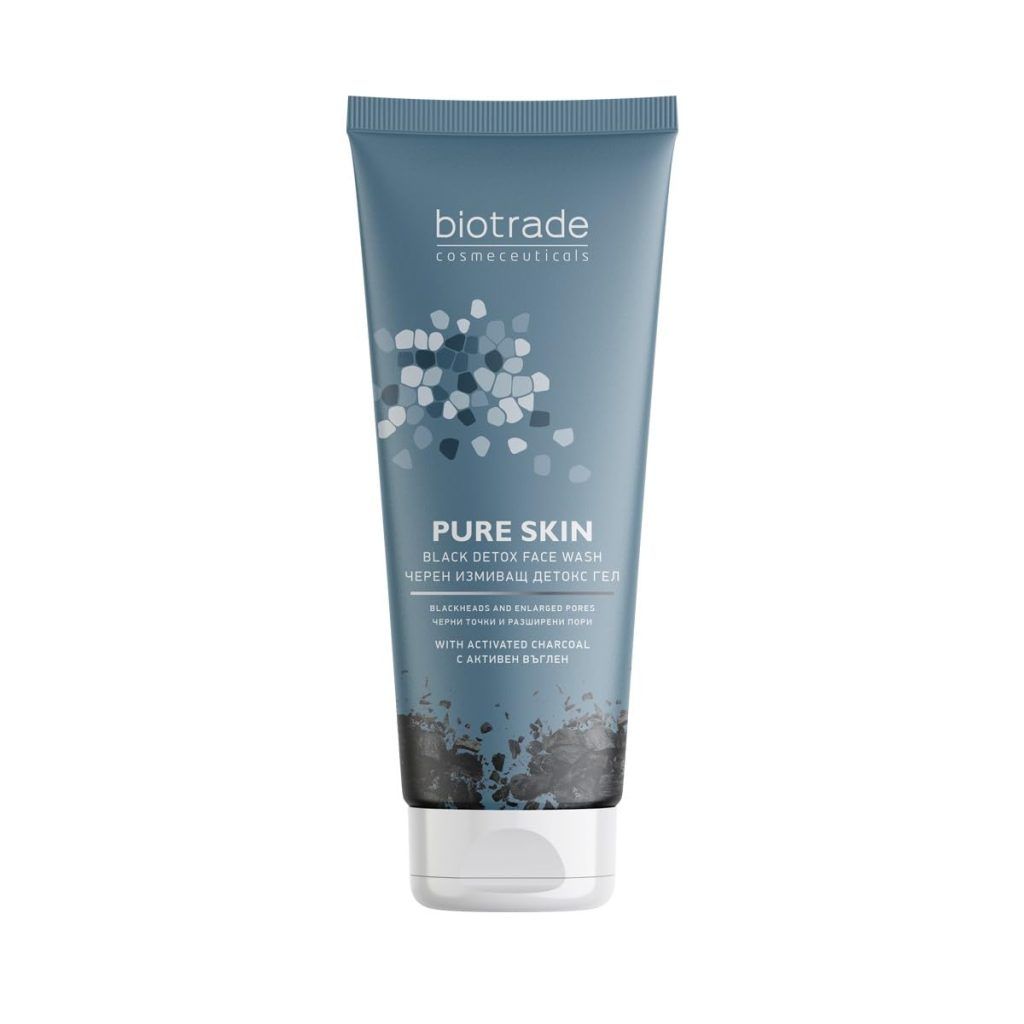 Tubo blu-grigio con tappo bianco. Scritta: Biotrade, Pure Skin Black Detox Face Wash. Contiene carbone attivo.