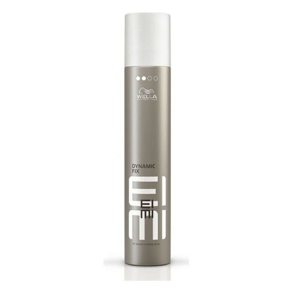 Bomboletta spray cilindrica beige-marrone con tappo bianco. Scritte: Dynamic Fix, EIMI, Wella. Prodotto per capelli.