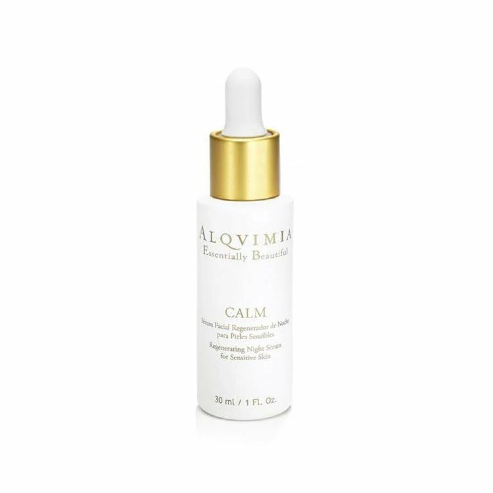 Flacone bianco con tappo dorato e pipetta. Scritta: ALQVIMIA, CALM, Regenerating Night Serum for Sensitive Skin.