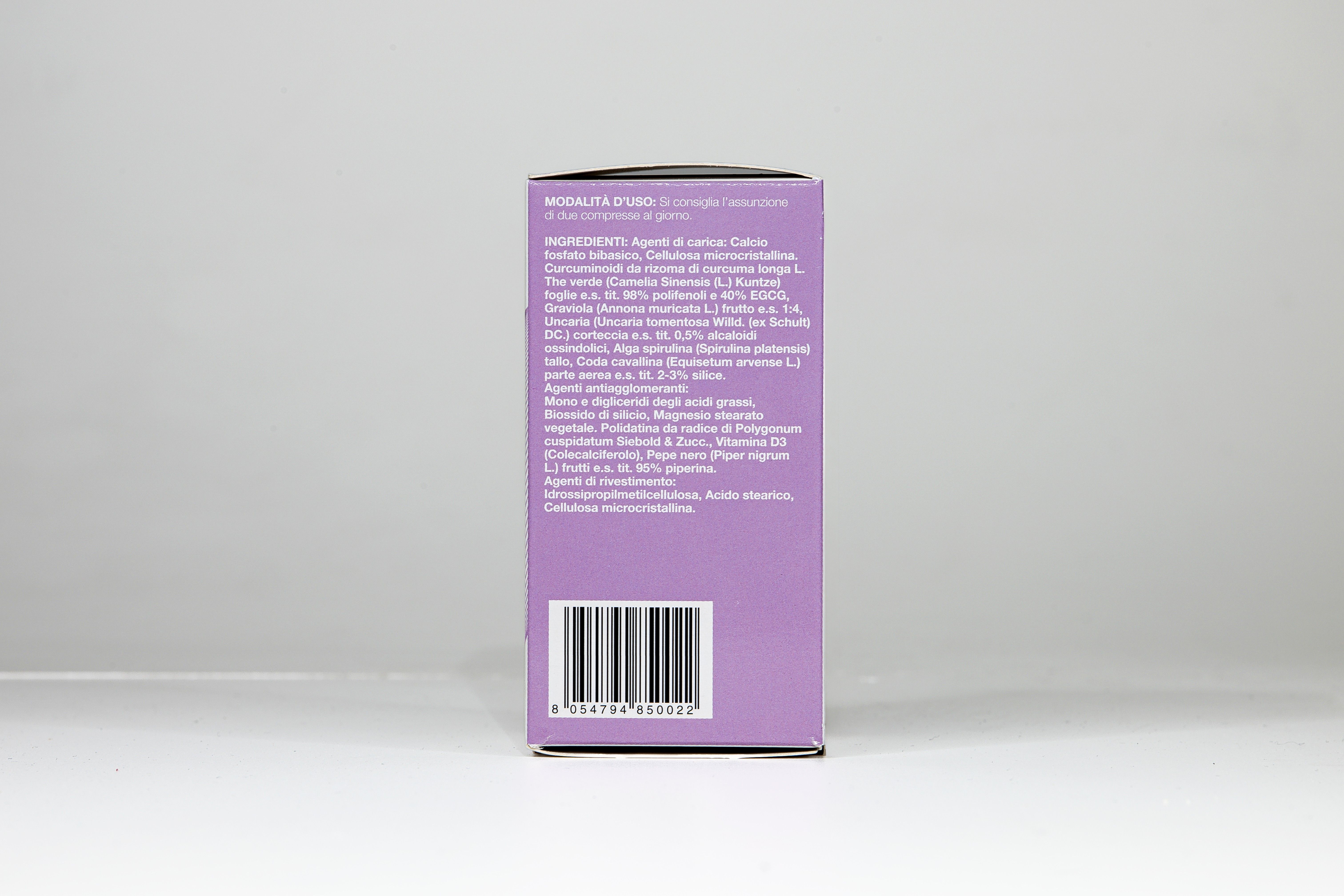 PREVENANT Seno. Scatola viola. Retro con testo e codice a barre. Sfondo bianco.