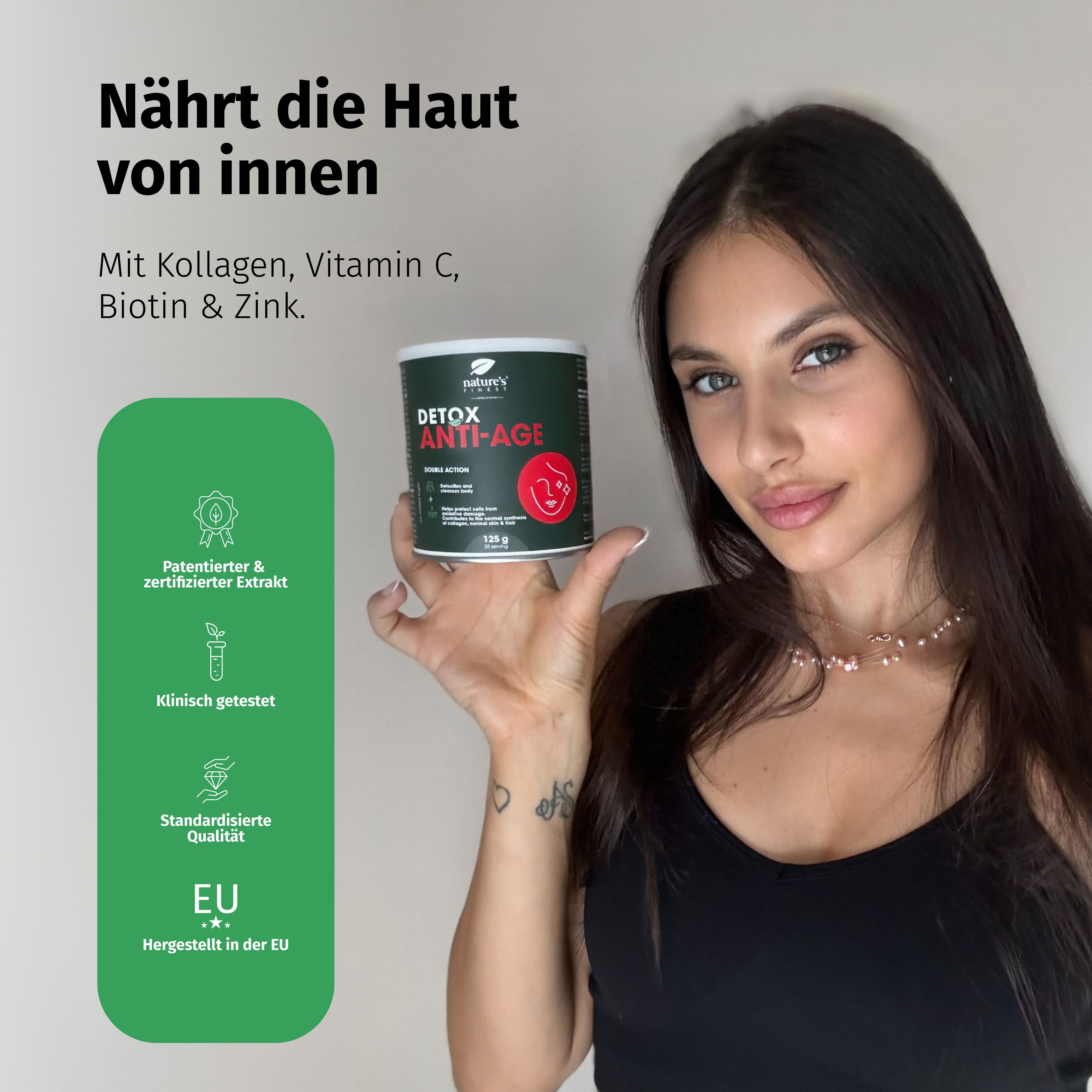 Donna che tiene un barattolo di Nature's Finest Detox Anti-Age, con sigilli per "Estratto potenziato", "Testato clinicamente" e "Prodotto nell'UE".