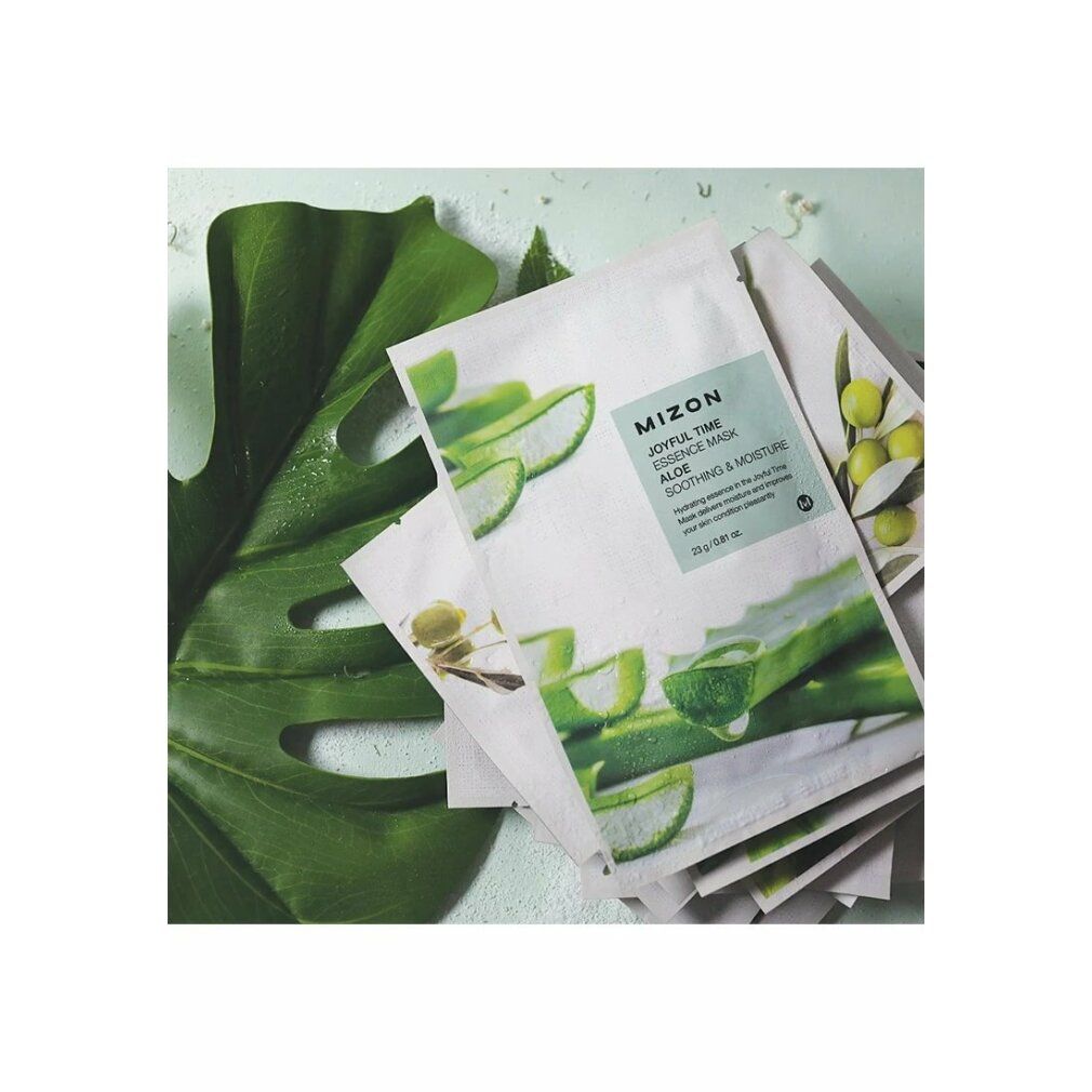 Confezione di maschere viso all'aloe vera. Confezione con nome del prodotto e ingredienti. Foglia di aloe vera come decorazione.