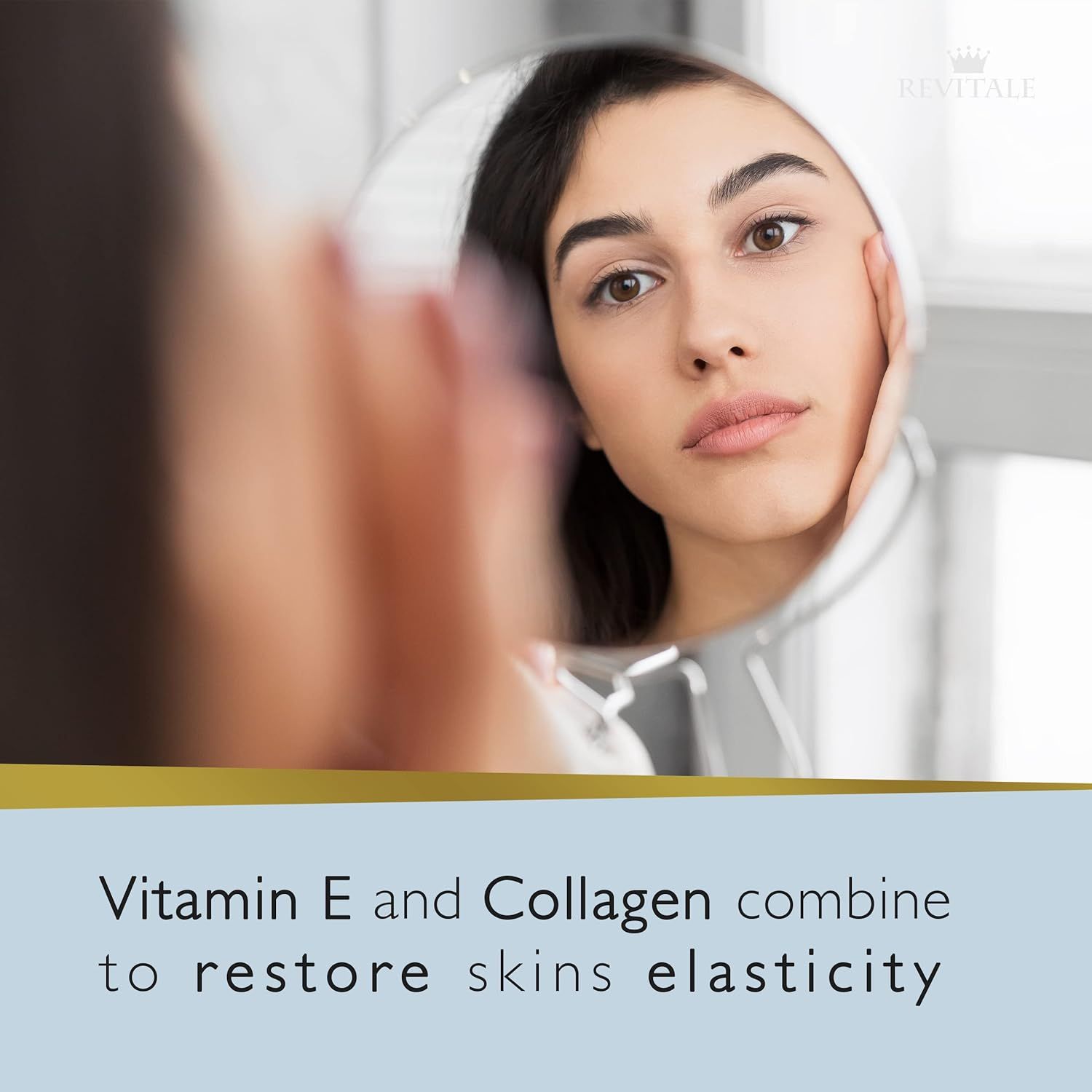 Donna allo specchio, tocca il viso. Logo Revitale in alto a destra. Testo: Vitamina E e collagene per l'elasticità della pelle.