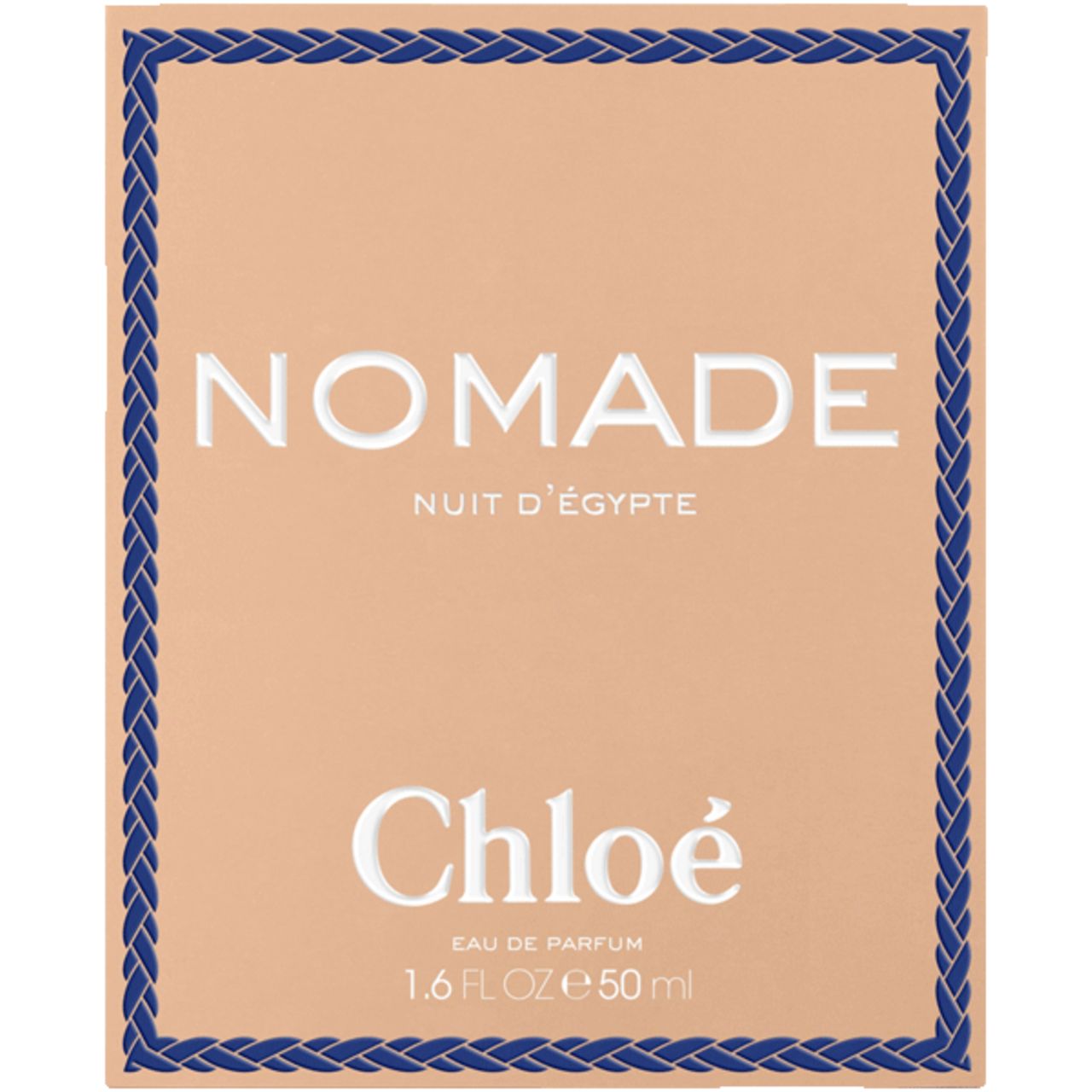 Confezione con nome del prodotto e logo. Sfondo beige con cornice blu intrecciata. Testo: Nomade Nuit d'Egypte, Chloé, 1.6 FL OZ e 50 ml.