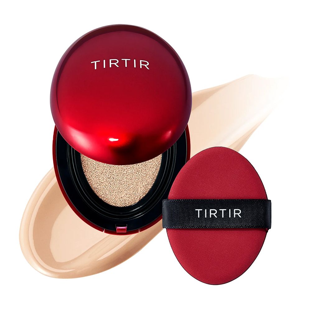Contenitore rosso TIR TIR Cushion Foundation aperto, con spugnetta e fondotinta.